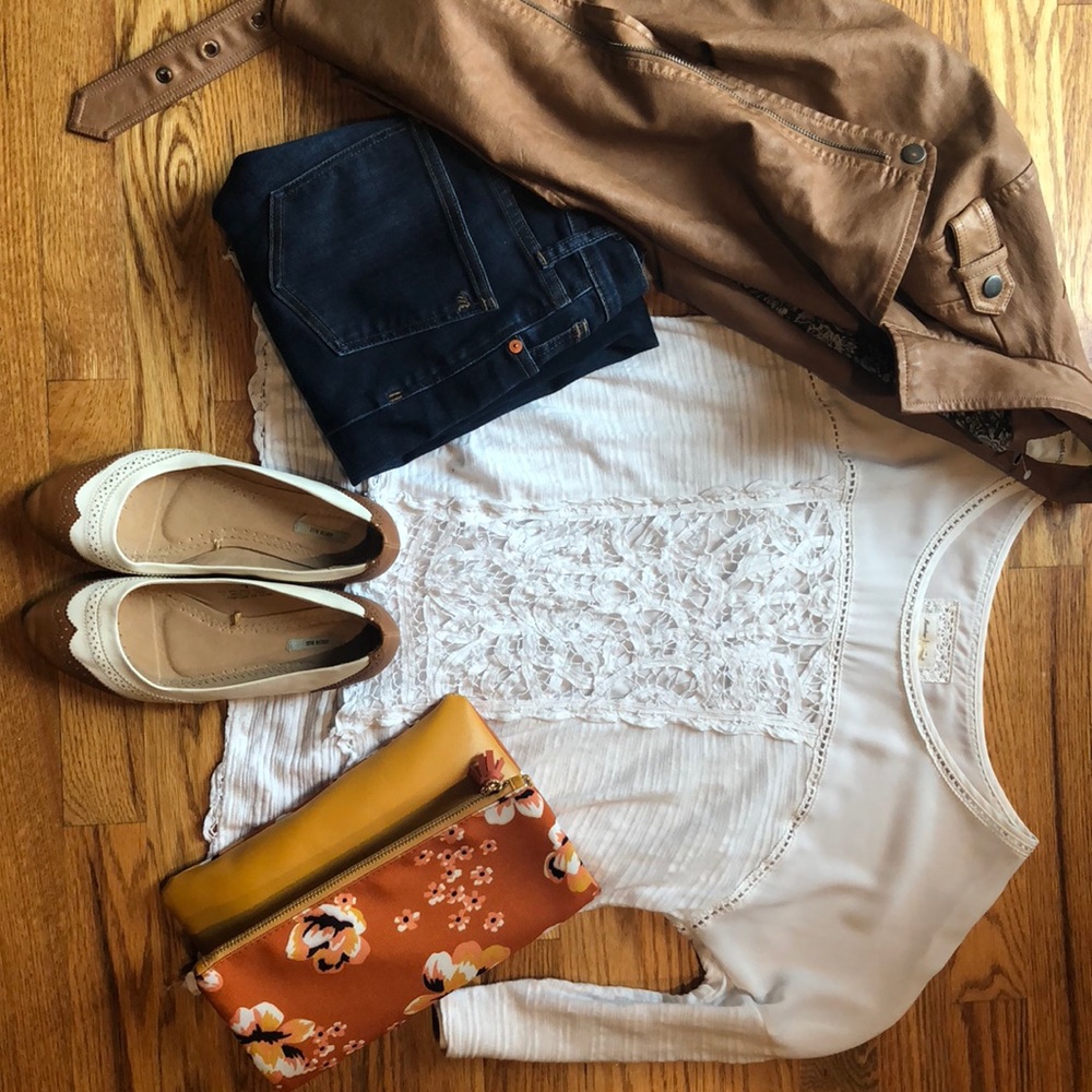 Kimchi Blue Size 7 White/Tan flats